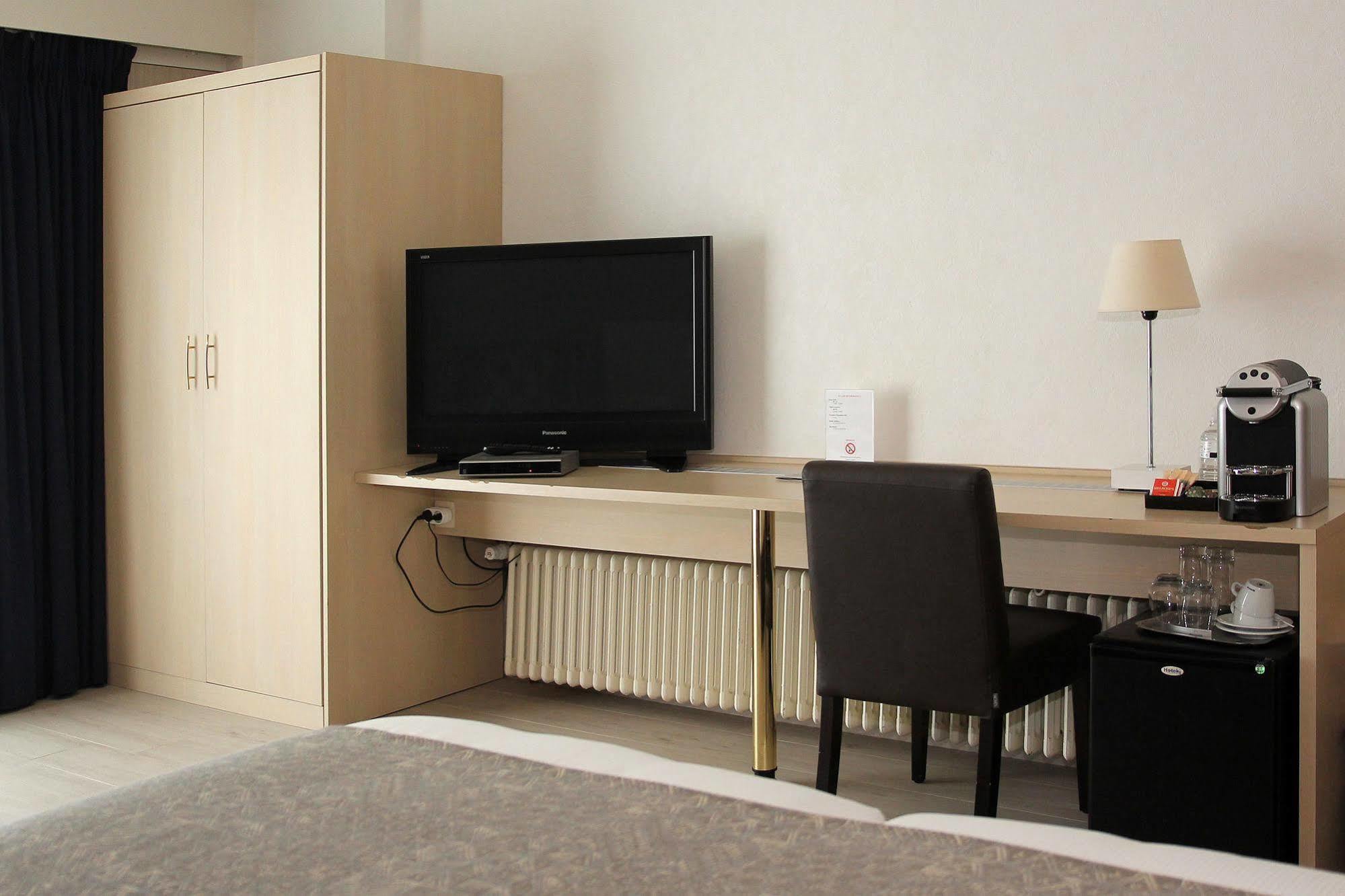 Hotel Auberge St. Pol Knokke-Heist Bagian luar foto